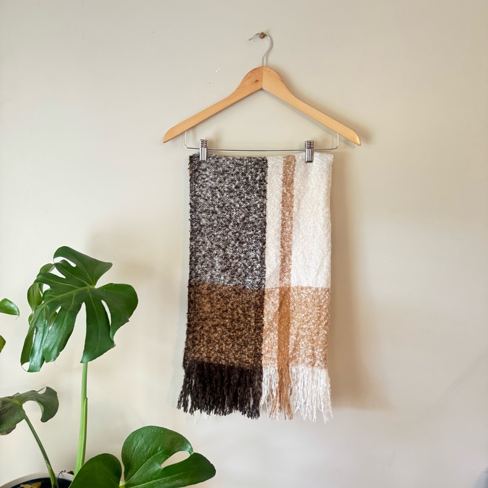 D&Y Large Oversized Blanket Scarf Wrap Check Plaid Neutral Brown Tan Ivory NWT